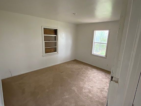 3rd image of 1415 Gladiolus St