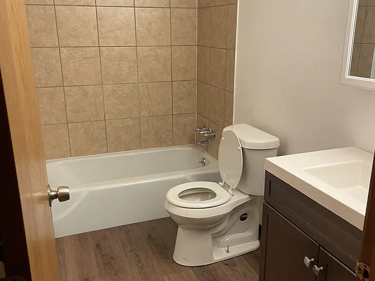Tudor Lane Apartments — Photo 10