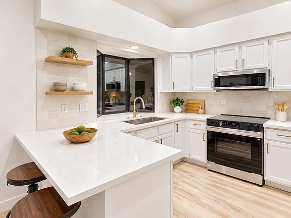 3rd image of 4670 W HARRISON Street