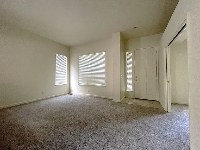 1115 Waverly Dr — Photo 5