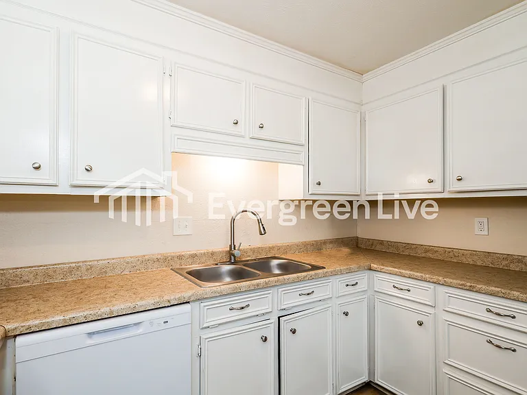 438 Terri Ln — Photo 6