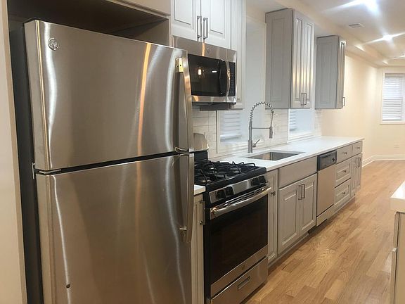 3rd image of 2505 N Hamlin Ave
