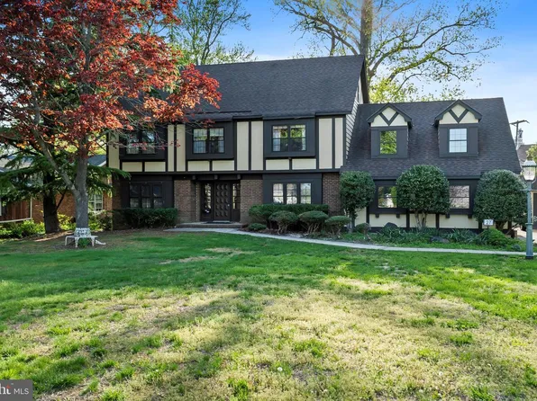 27 Magnolia Ln, Toms River, NJ 08753