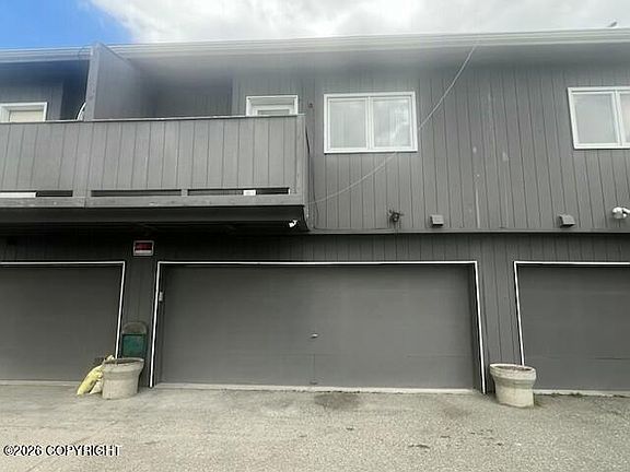 2nd image of 3601 Oregon Dr APT 4