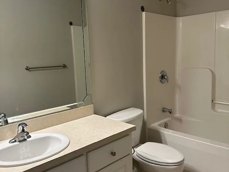 305 Towbridge Ln — Photo 13