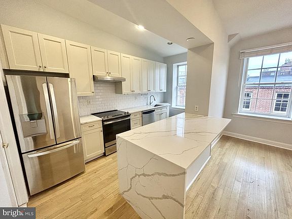 3rd image of 6 S Strawberry St #10-13