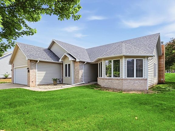 2nd image of 120 Sleepy Hollow Dr