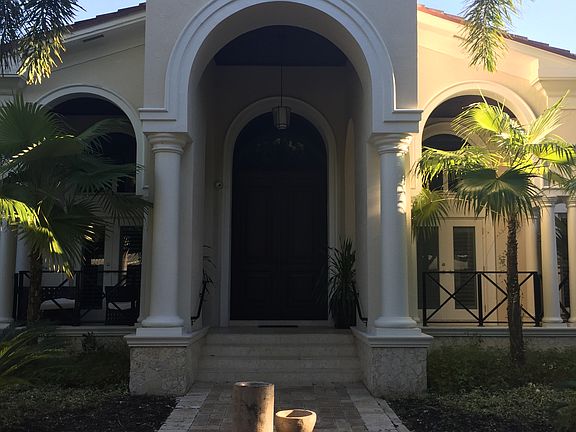 4th image of 900 Alfonso Ave