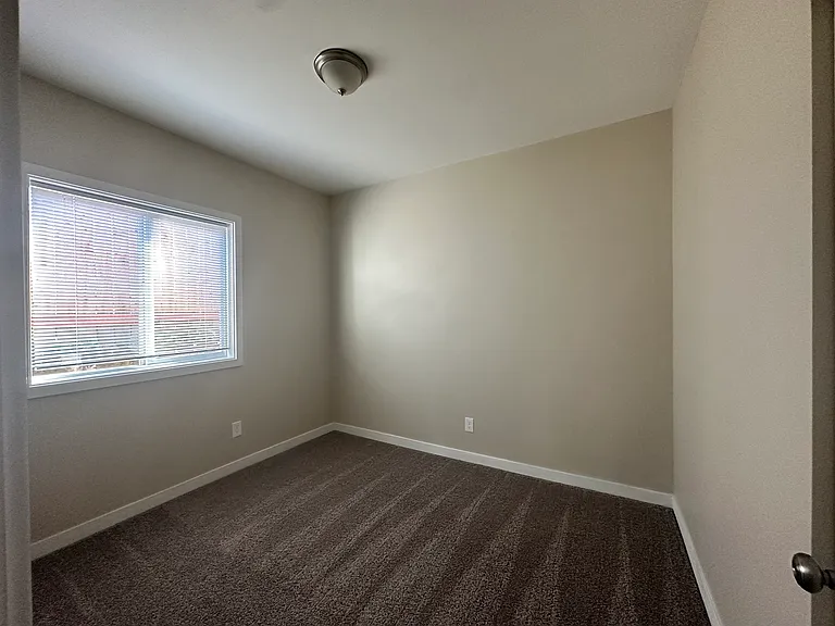 2331 S G St #B — Photo 9