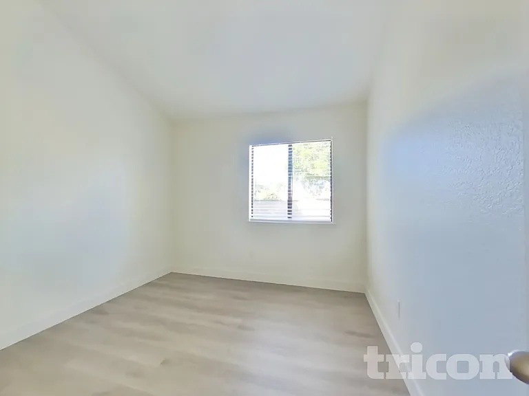 25854 Harriet Ave — Photo 11