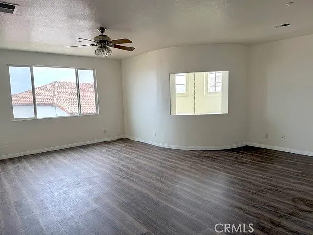 4 bed, 3.5 bath, 3947 sqft, $5,300 — Photo 4