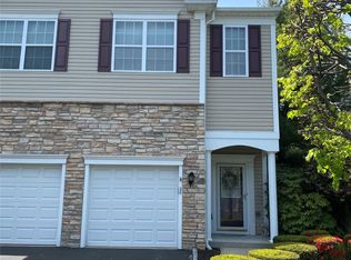 28 Torrey Pine Ln, Bay Shore, NY 11706