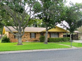 216 W Driftwood Dr, Fredericksburg, TX 78624
