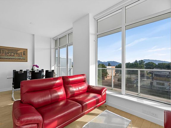 4th image of 2220 Kingsway #312