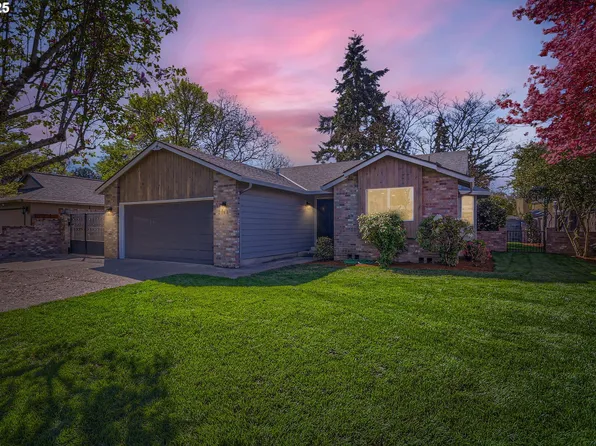 2564 NE Laura St, Hillsboro, OR 97124