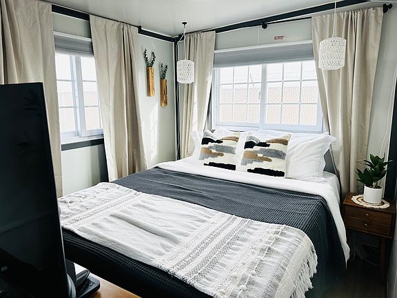 Queen bed