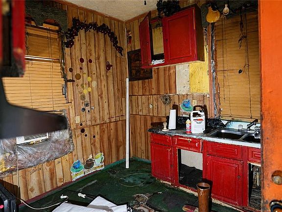3rd image of 56 N Georgia Ave