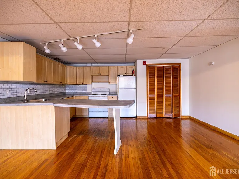 353 Springfield Ave — Photo 7