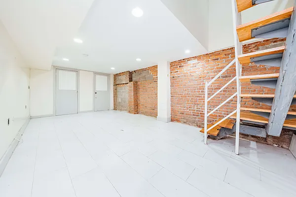 Rented by Nooklyn NYC LLC | media 14