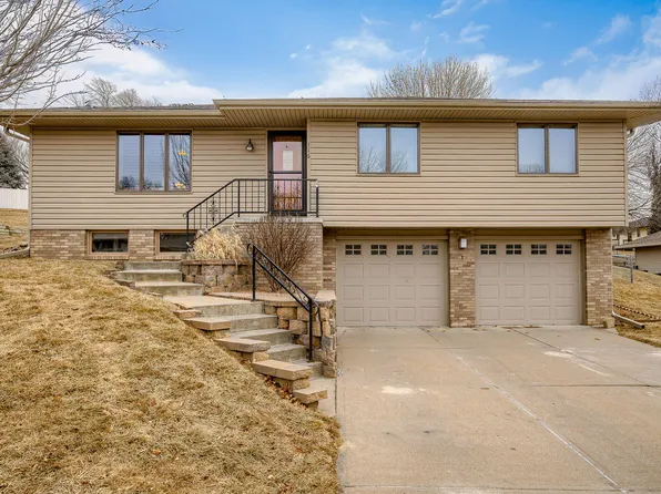 116 Sunny Ridge Dr, Council Bluffs, IA 51503