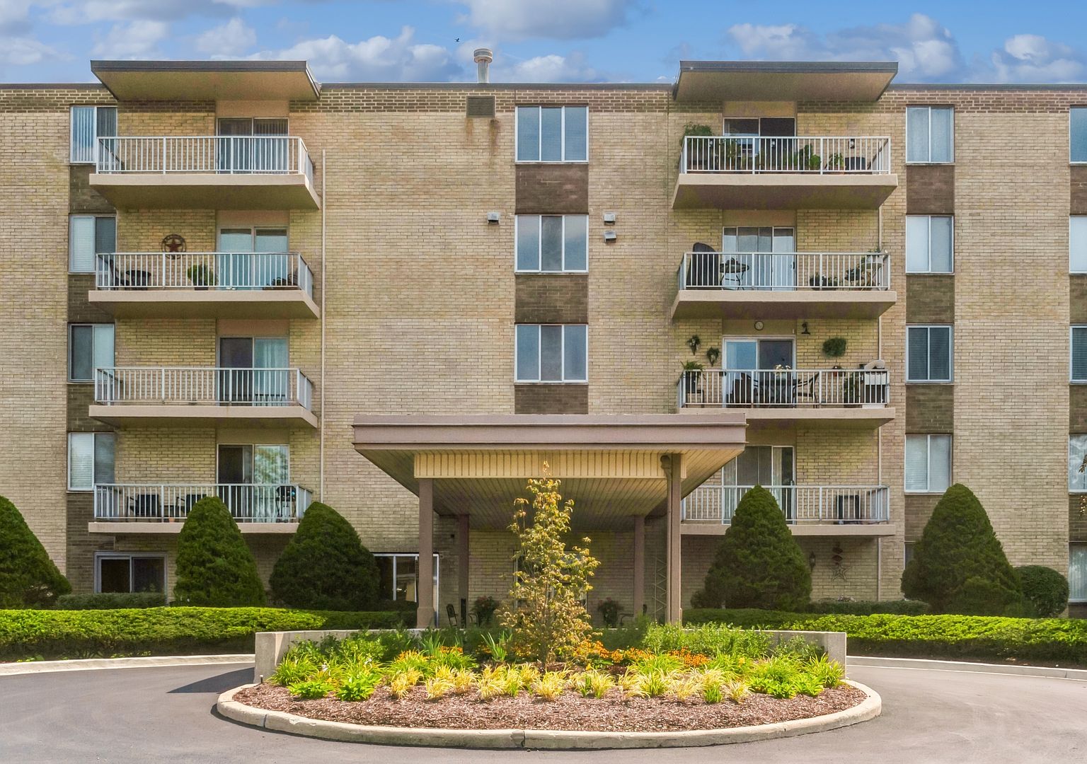 100 W Butterfield Rd APT 301N, Elmhurst, IL 60126 | MLS #11952129 | Zillow