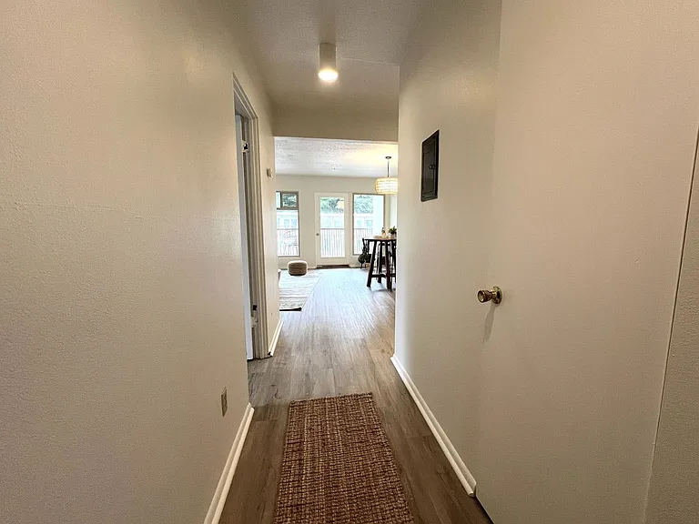 Crescent Apartments — Photo 10
