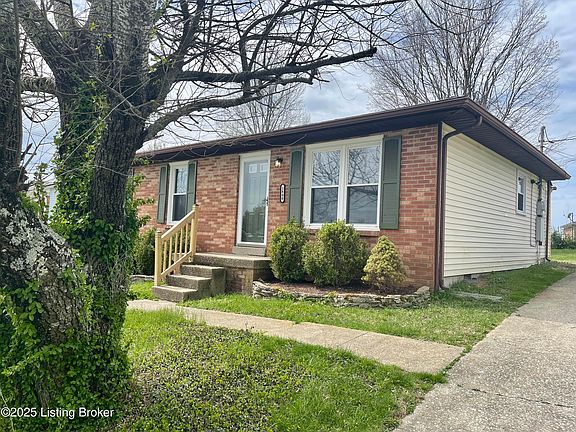 4th image of 1808 Oakwood Dr