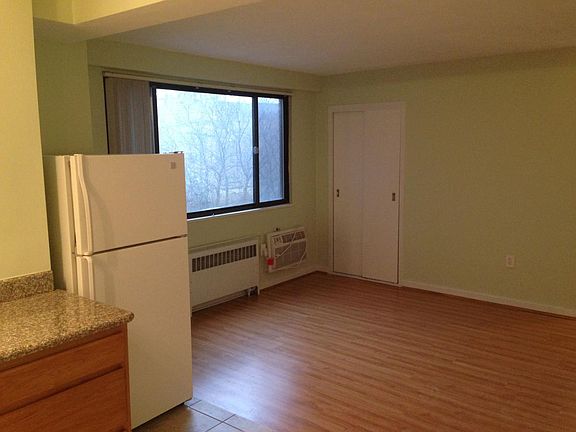 4th image of 11720 Edgewater Dr