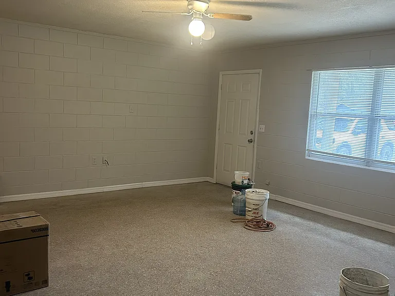 214 Blett St — Photo 2