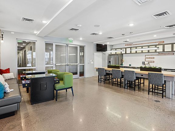 4th image of 550 Park Ave W Unit 938