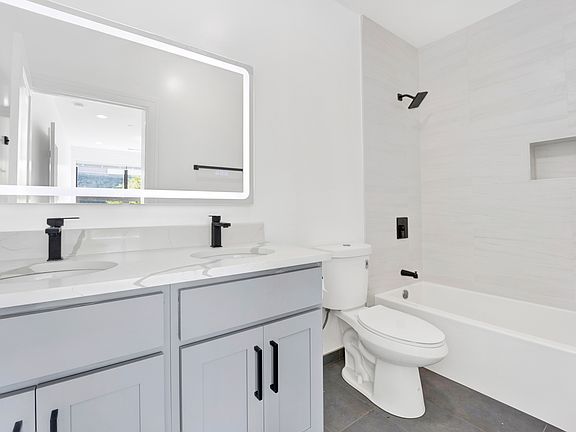 2nd image of 4350 W Lawrence Ave #304