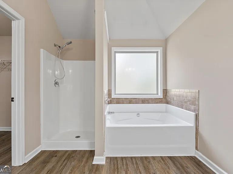 475 Louise Way — Photo 20