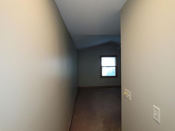 5th image of 467 Radcliff Dr