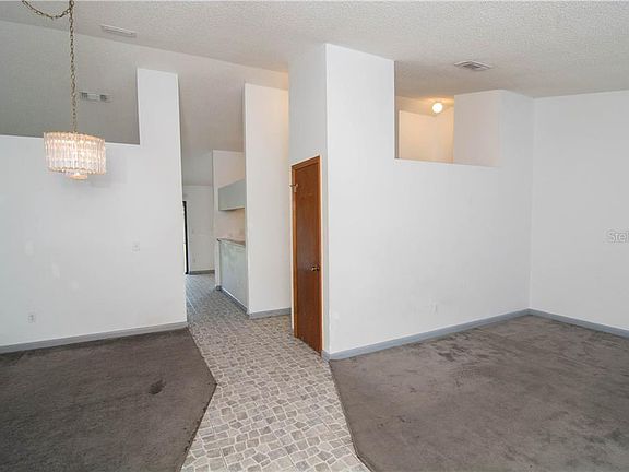 4th image of 3718 Linsbury St