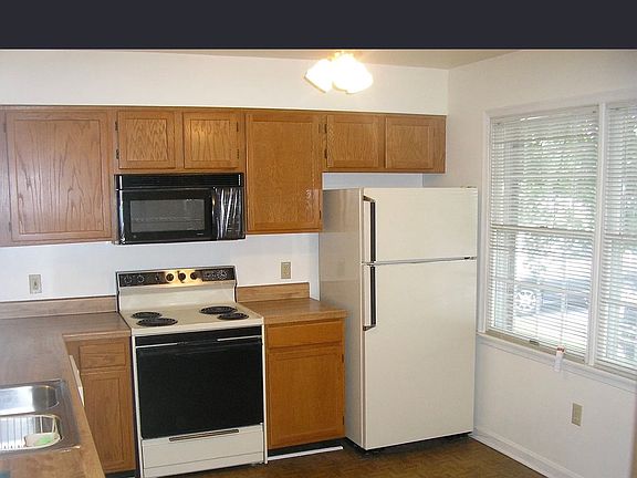 3rd image of 2957 Sorrell Ct