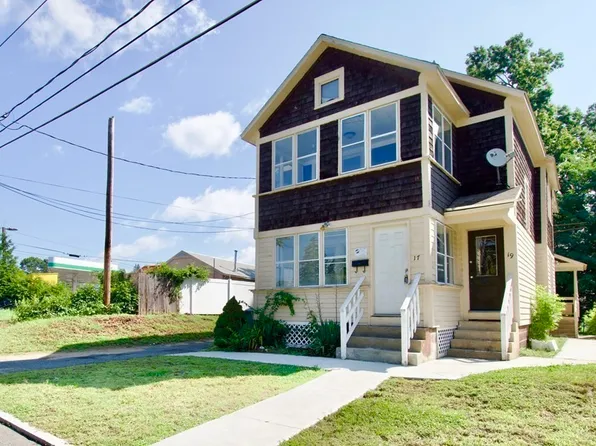 19 Ambrose St, Springfield, MA 01109