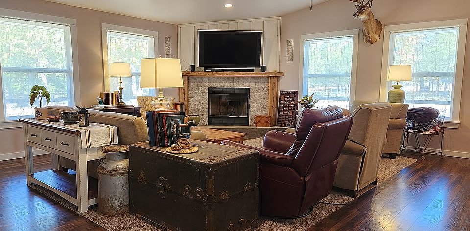 1st image of 461 Stonebrooke Dr