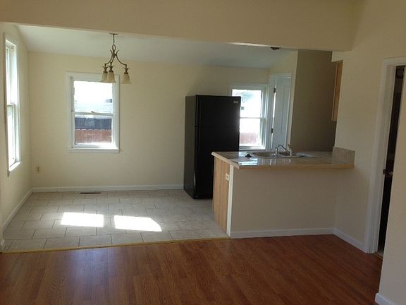 4th image of 507 Robertson St
