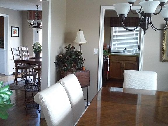 Formal dining rm/Bkfast nook