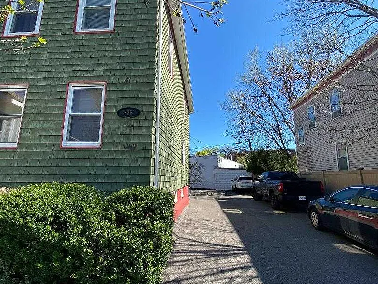 Somerville Ave — Photo 38