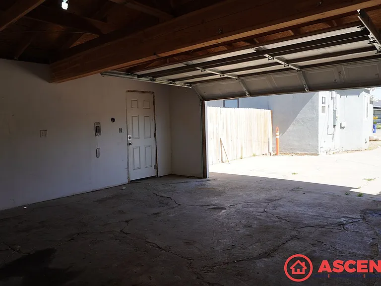 1007 Castaic Ave — Photo 13