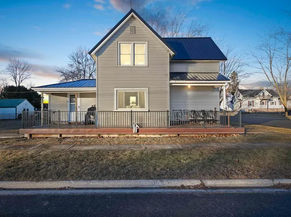 324 Oak St, Luxemburg, WI 54217
