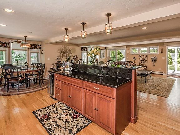 3rd image of 41 Columbia Cir