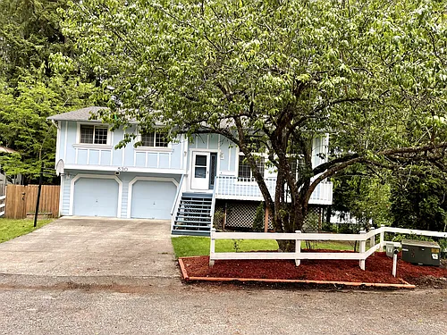 530 NW Carolyn Ln Photo 1