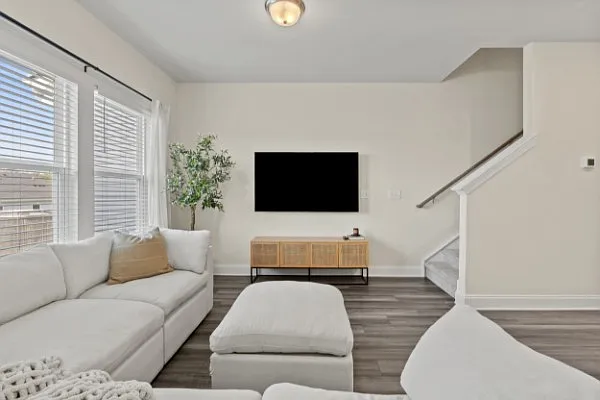 4511 Skywood Ln — Photo 9