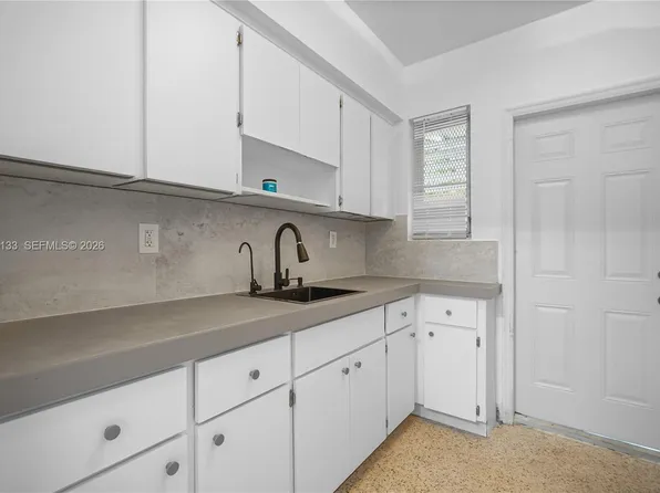 710 82nd St #4, Miami Beach, FL 33141