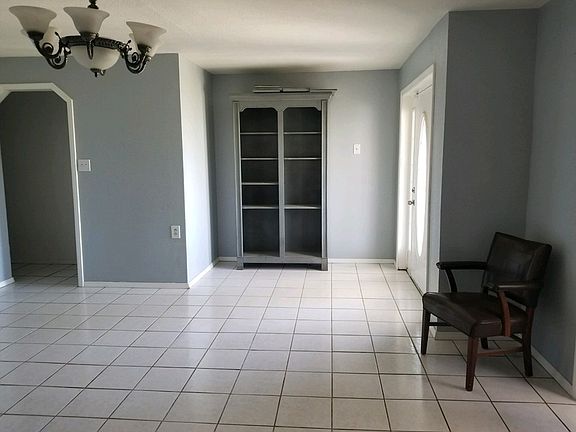 3rd image of 119 S Sir Barton Ave