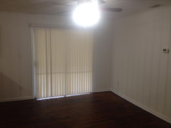 3rd image of 1913 Fannie Dr