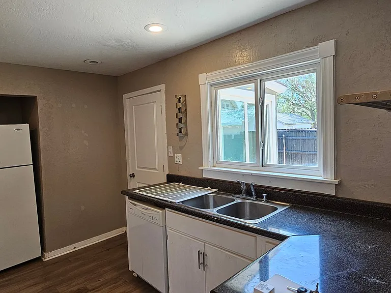 1404 S Avenue I #1119 — Photo 6