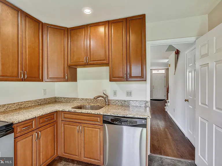 1525 Oronoco St — Photo 9